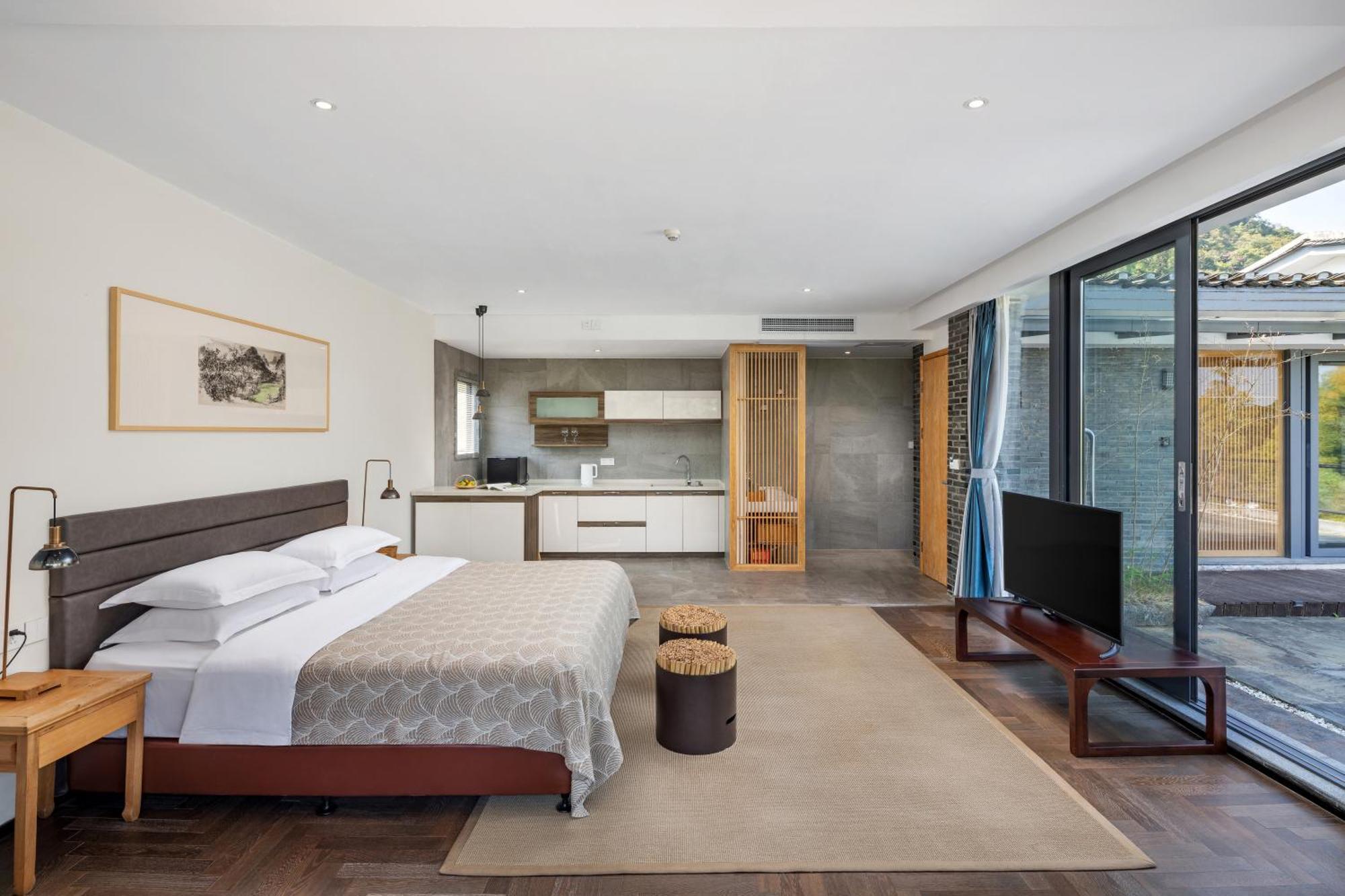 Guilin Heshe Lakeside Resort-Free Pick Up Service Stay Two Nights Exteriör bild