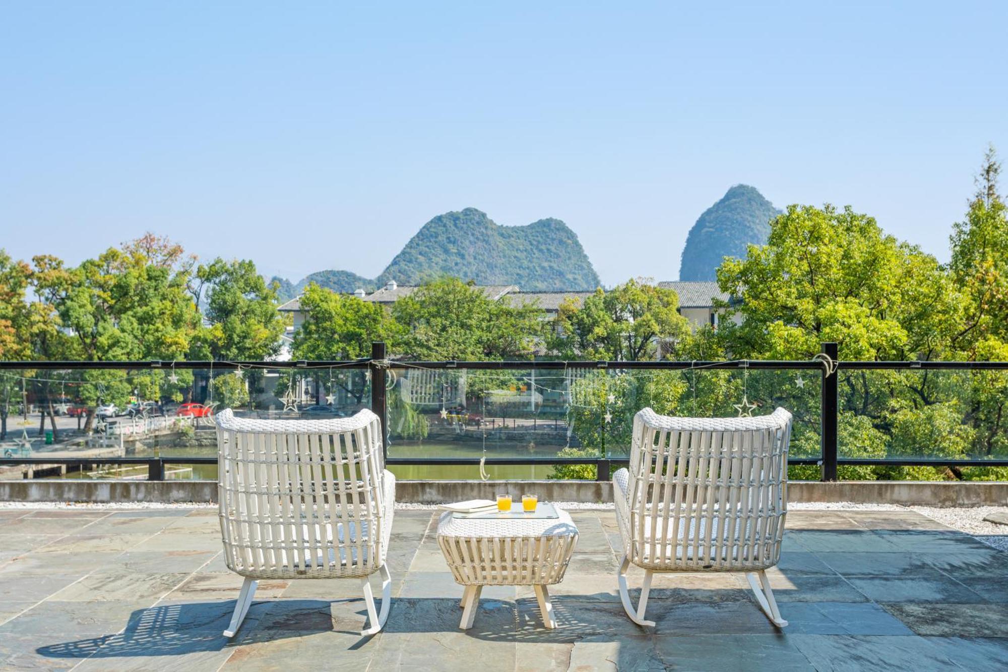 Guilin Heshe Lakeside Resort-Free Pick Up Service Stay Two Nights Exteriör bild