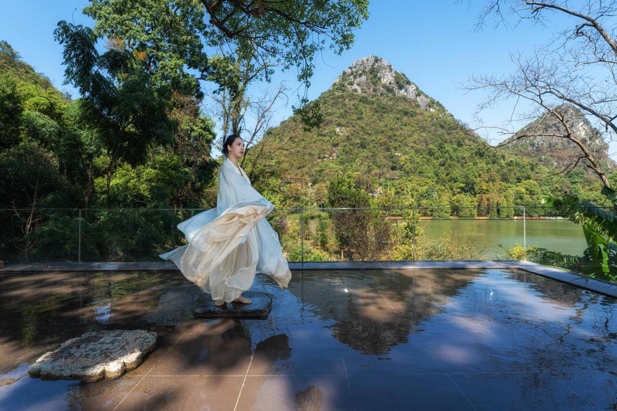 Guilin Heshe Lakeside Resort-Free Pick Up Service Stay Two Nights Exteriör bild