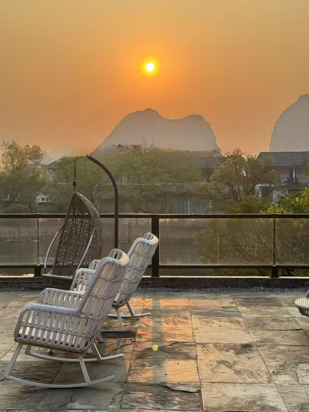 Guilin Heshe Lakeside Resort-Free Pick Up Service Stay Two Nights Exteriör bild