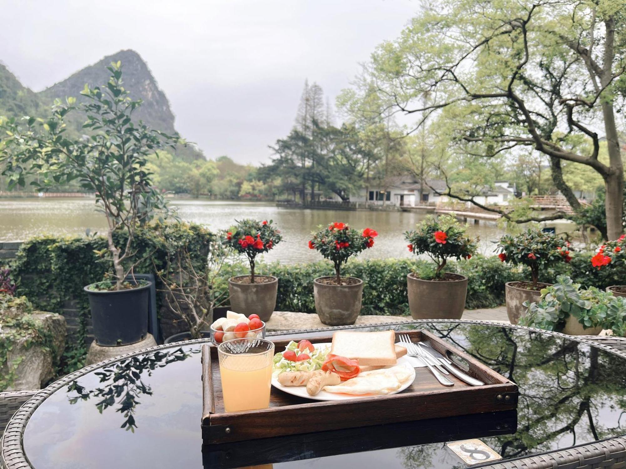 Guilin Heshe Lakeside Resort-Free Pick Up Service Stay Two Nights Exteriör bild