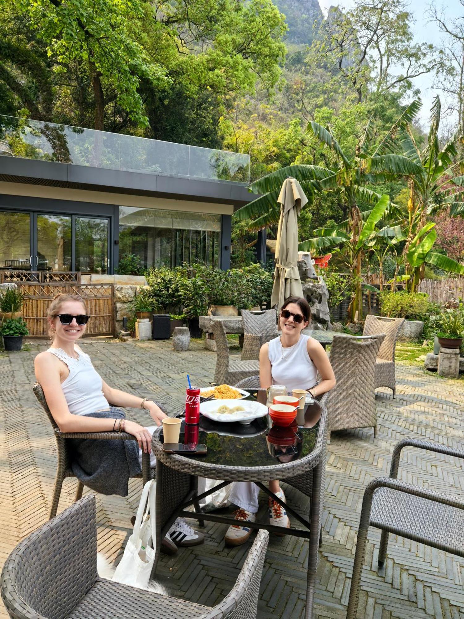 Guilin Heshe Lakeside Resort-Free Pick Up Service Stay Two Nights Exteriör bild