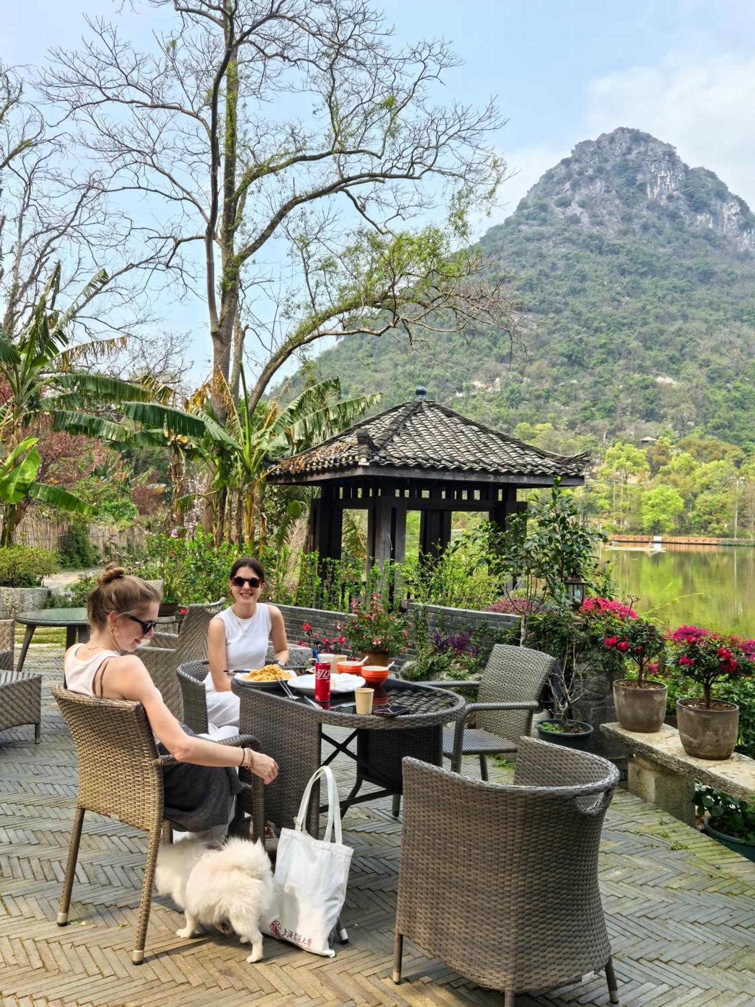 Guilin Heshe Lakeside Resort-Free Pick Up Service Stay Two Nights Exteriör bild